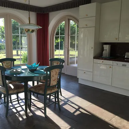 Maasheuvel 아파트