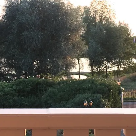 Maasheuvel Apartment